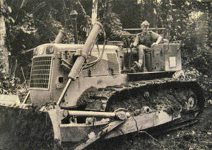 Un moniteur sur son CD 8. (c) 40 ans de service militaire adapté en Guyane (1961-2001), Panazol, Editions Lavauzelle, 2002